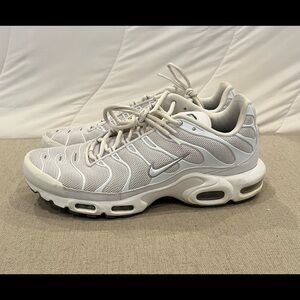 NIKE - Men’s Sz 11.5 Air Max Plus White/Black/Cool Grey